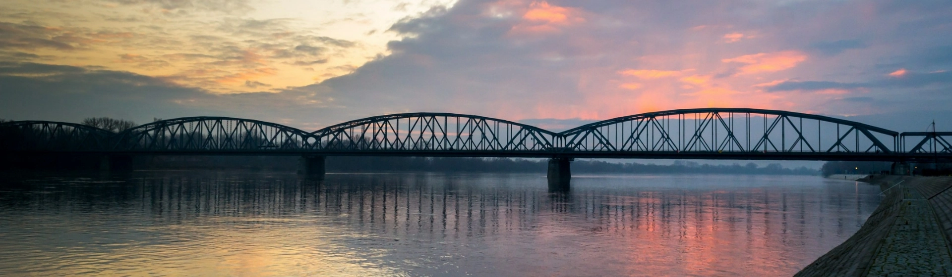 most nad wodą